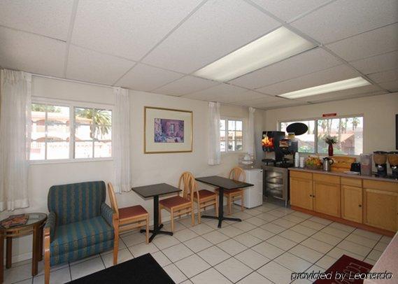 Econo Lodge On Historic Route 66 Barstow Restaurant photo