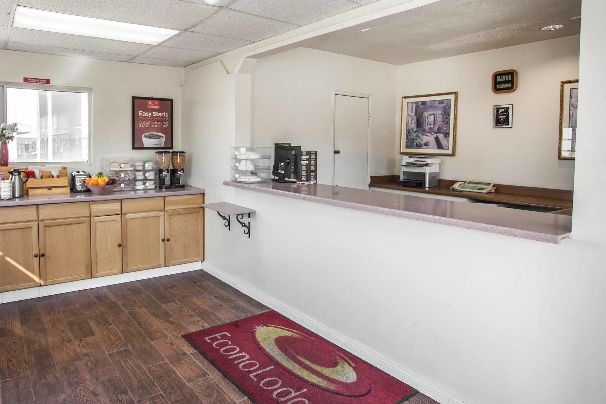 Econo Lodge On Historic Route 66 Barstow Extérieur photo